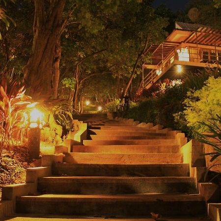 Tugawe Cove Resort Colongcocon Ngoại thất bức ảnh